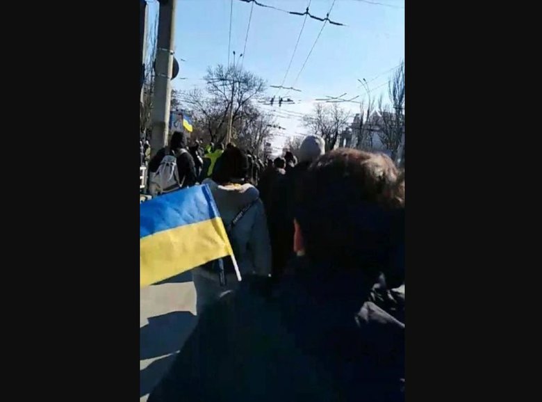 Незважаючи на переслідування активістів, у Херсоні продовжуються акції проти російських окупантів 01