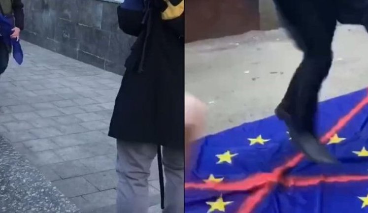 Підлітки в Одесі поглумилися над прапором Євросоюзу. ВIДЕО