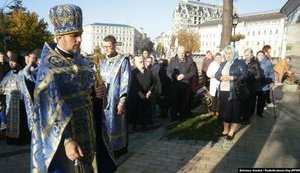 Священники ПЦУ почтили в Киеве память павших защитников Украины