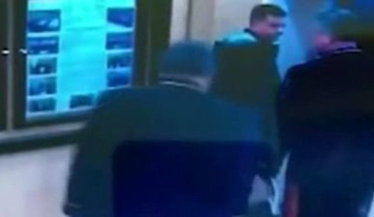 "Виявив неповагу до керівництва", - російському слідчому оголосили догану за те, що не пропустив генерала пройти першим у ліфт. ВІДЕО+ФОТО