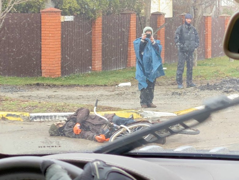 Many civilian cars and bodies of civilians shot by Russian occupiers in forests near Kyiv 10