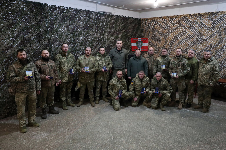 Кличко передав воїнам дрони
