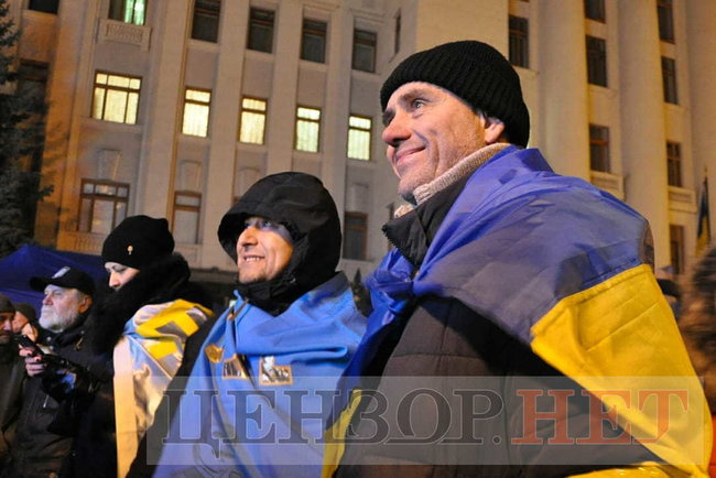 Активісти проводять мітинг під Офісом президента 26