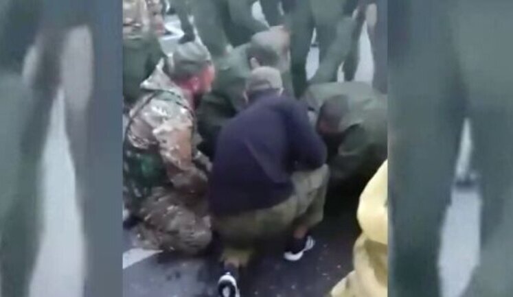 Мобілізований із Кабардино-Балкарської Республіки РФ помер прямо на плацу військової частини: "Врача нет, скорой нет. Все. Он уже почернел". ВIДЕО