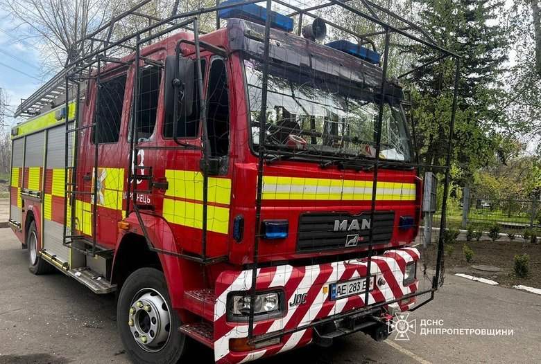 Россияне нанесли удар по автомобилю спасателей в Марганце