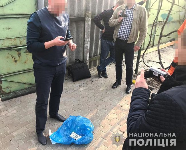 На одержанні хабара $5 тисяч затримано депутата Київської облради, - Нацполіція 01