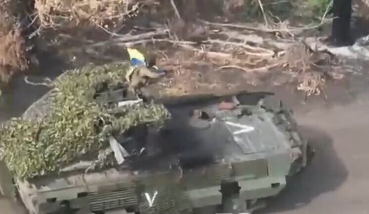 Украинские бойцы победили в дуэли на БМП-2 и затрофеили вражескую бронемашину. ВИДЕО