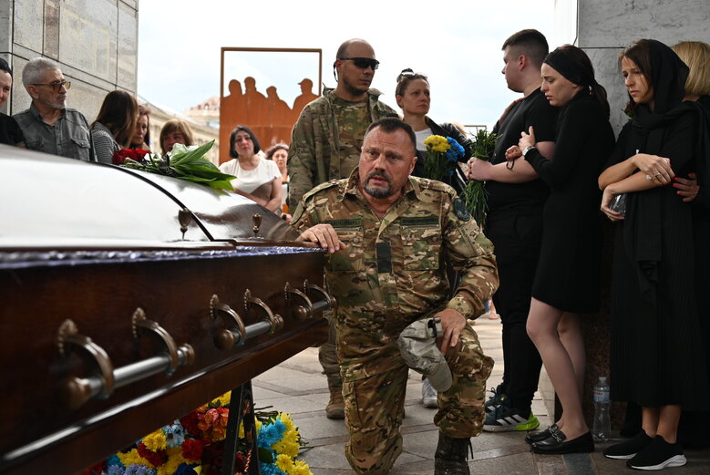 У Києві попрощалися із воїном Едуардом Хатмулліним