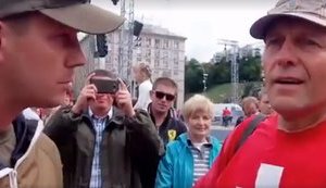 Телеканал ZIK звільнив журналіста через конфлікт із прихильником Порошенка на Майдані, вважаючи його дії порушенням журналістських стандартів. ВІДЕО