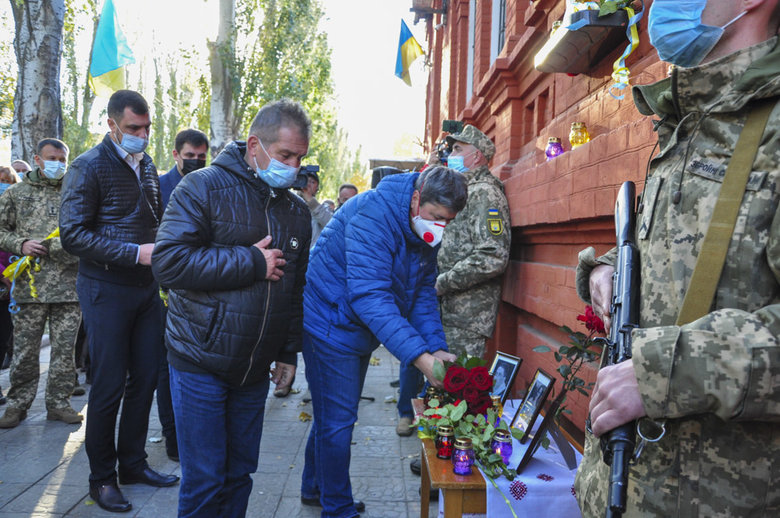 Меморіальну дошку Юрію Дяковському відкрили на будівлі СБУ в Словянську 07