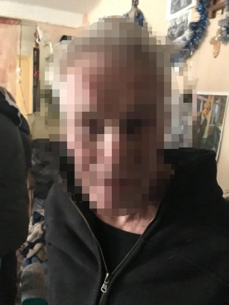 Душил, поджигал волосы и насиловал: в Киеве задержан 62-летний мужчина, который в течение двух дней издевался над 25-летней девушкой 01