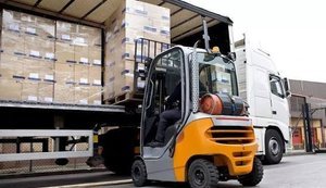 Логістика "з коліс": Бізнес перебудовує ланцюги постачання продуктів без великих проміжних складів