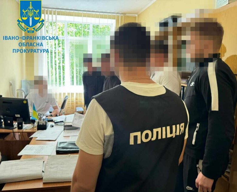 Освітянина затримано на хабарі в Івано-Франківській області