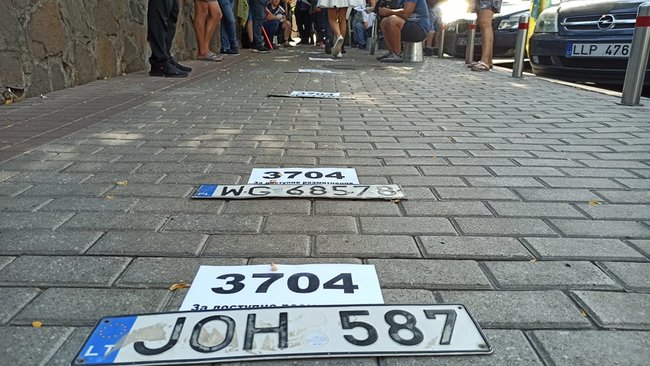 Євробляхери приїхали під Раду вимагати доступного розмитнення автомобілів 04