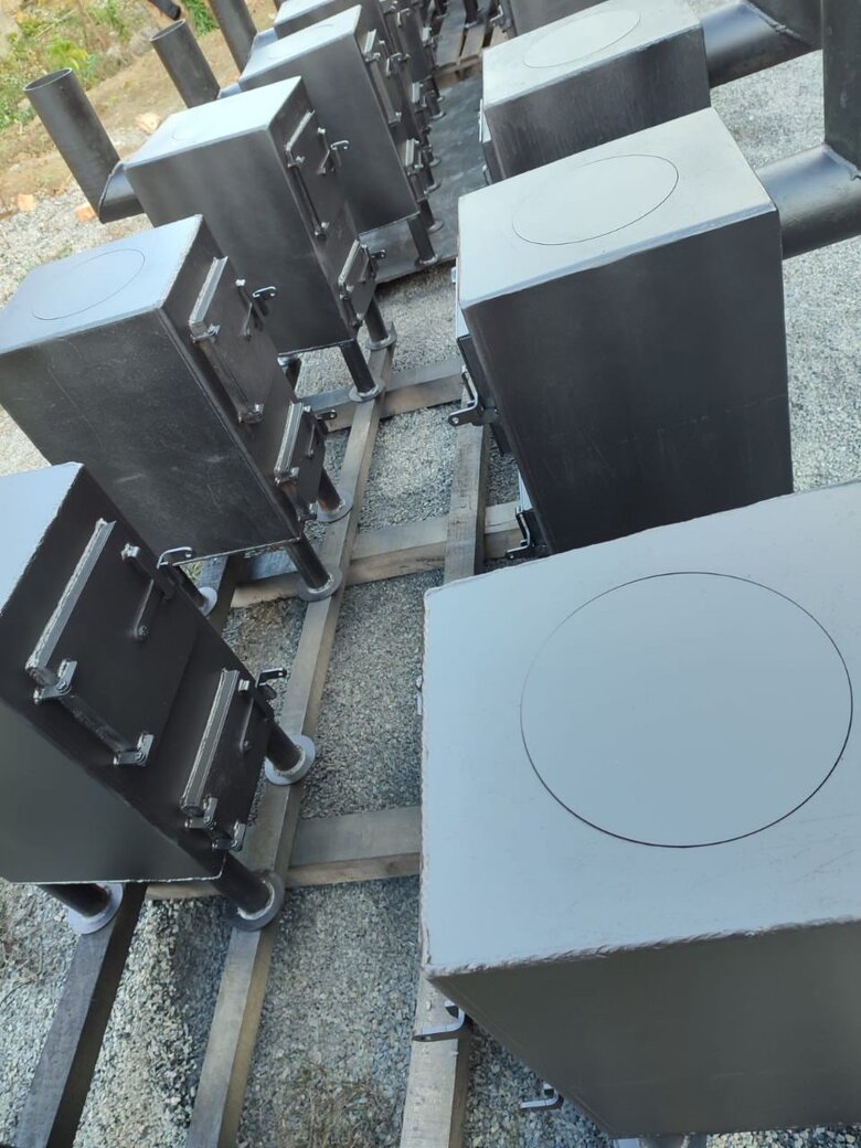 Сообщество Женщины из стали согревает фронт: украинским защитникам передают 100 печек-буржуек 03