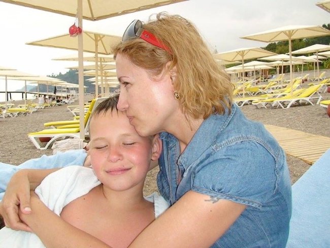 Андрій, батько загиблого 15-річного Дані Дідіка: Прапор від однокласників ми поклали сину в домовину, на ньому кожен написав йому останні слова 02