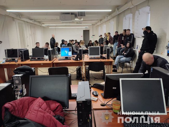 Шахрайський call-центр, співробітники якого викрадали гроші з банківських карток, ліквідовано на Харківщині, - поліція 01 Шахрайський call-центр, співробітники якого викрадали гроші з банківських карток, ліквідовано на Харківщині, - поліція 01