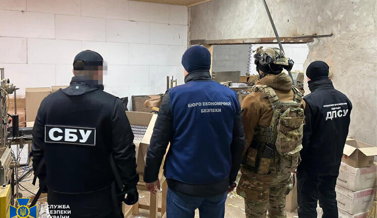 Виробляли мільйон нелегальних сигарет на добу: СБУ знайшла підпільні фабрики у двох областях. ФОТО