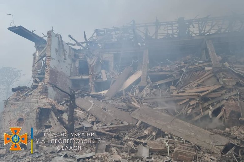 Последствия авиаудара войск РФ по Днепру 01