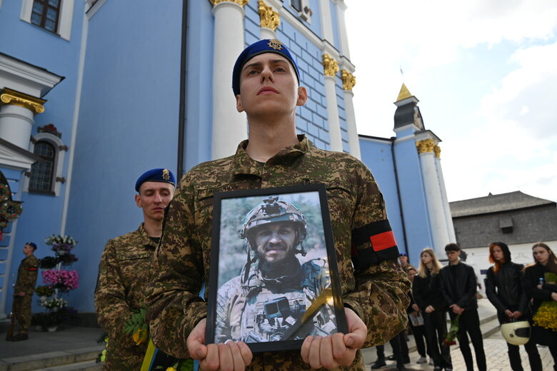 Прощання з полеглим воїном Денисом Зеленим