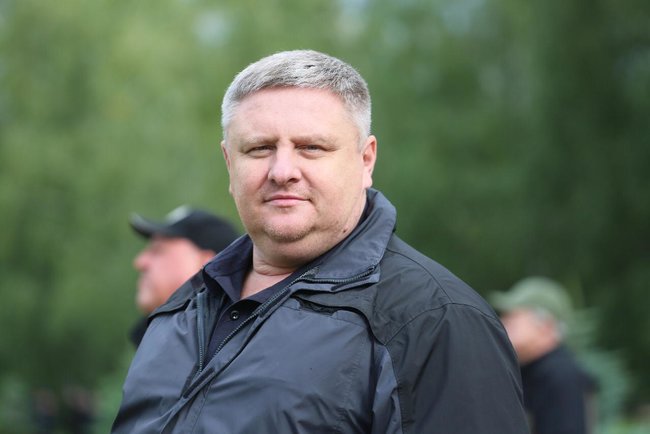 Шеф поліції Києва Андрій Крищенко: На кожній дільничній комісії чергуватимуть щонайменше двоє поліцейських. Загалом виводимо фактично весь гарнізон поліції: близько 6 тисяч 01