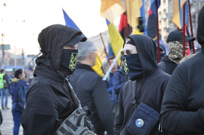 Националисты провели в центре Киева Марш УПА 18