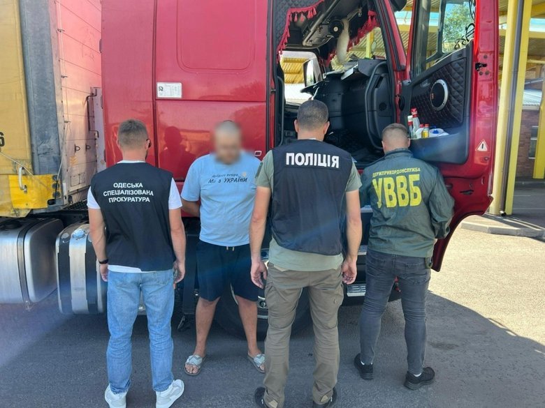 На Одещині викрили схему незаконного переправлення чоловіків через кордон