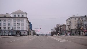 Luhansk dying out: no people, no cars; gangs of terrorists rule the city. PHOTOS