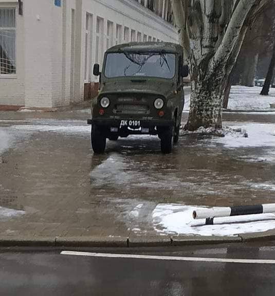 Номери на підірваному автомобілі в окупованому Донецьку раніше були на джипі, а не УАЗі, - журналісти 02