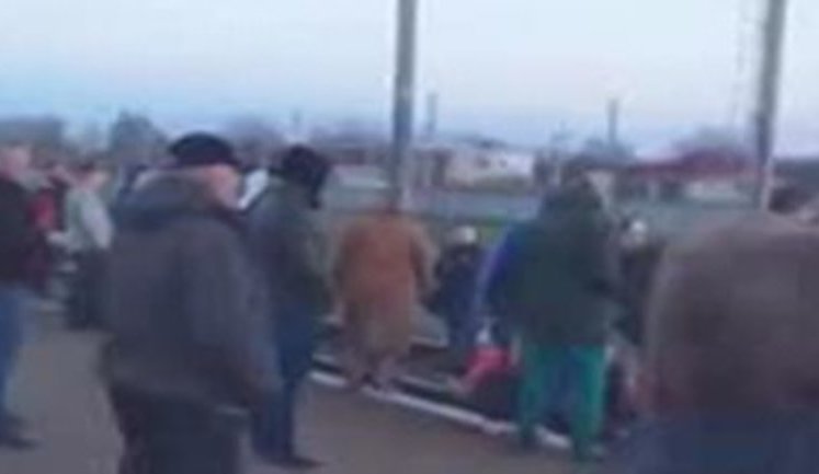 Люди в Барышевке перекрыли железную дорогу: направление Киев-Полтава-Харьков полностью стоит, - правозащитник. ВИДЕО
