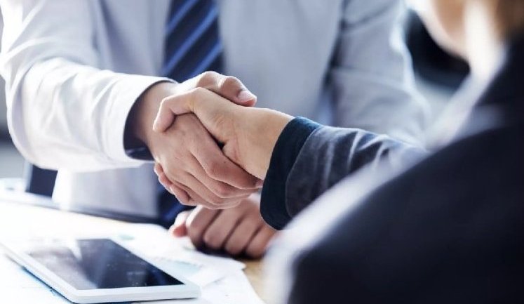 Лобіювання в Україні: Які чиновники та депутати найчастіше взаємодіють із лобістами?