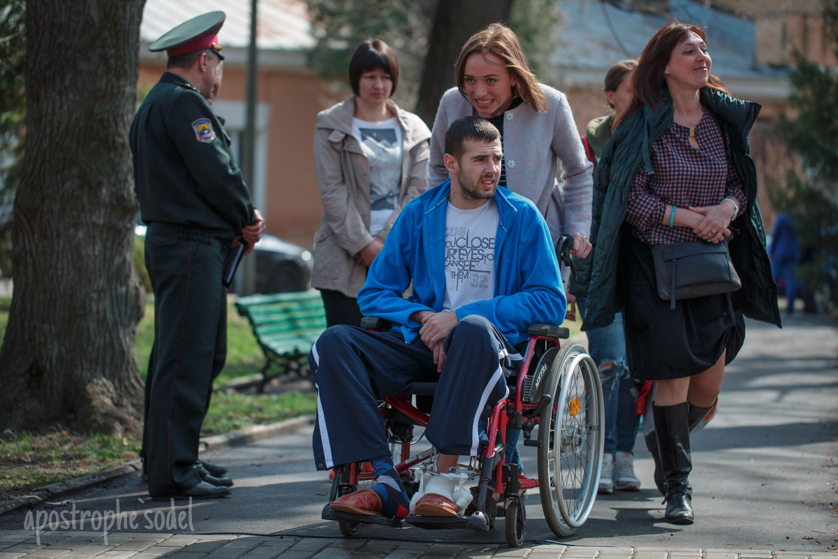 Ник Вуйчич встретился с войнами АТО: Без рук и без ног, но с жаждой жизни:  легендарный Ник Вуйчич встретился с бойцами АТО в киевском госпитале.  ФОТОрепортаж+ВИДЕО | Цензор.НЕТ