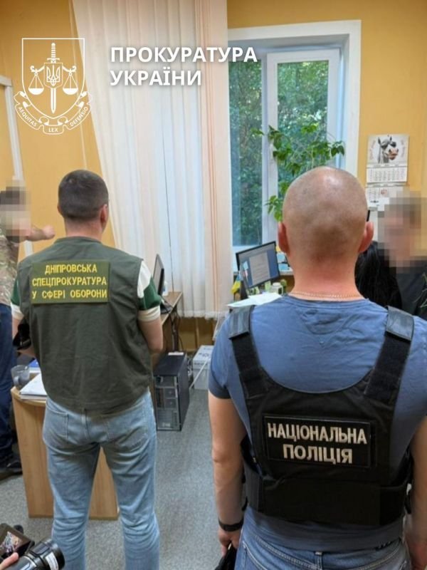 Викрито схему виїзду за кордон через міграційну службу у Дніпрі