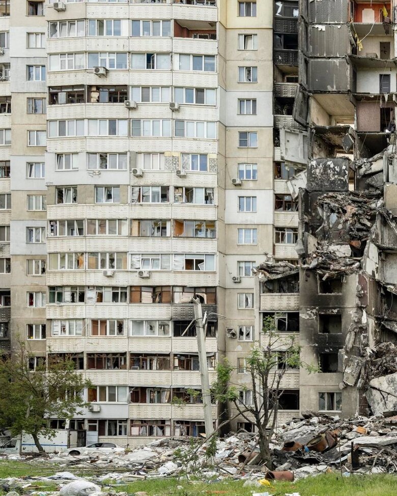 Поранений, втомлений, але нескорений: Зеленський показав обстріляний Харків 07