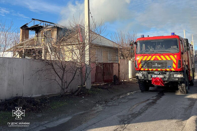 Российский беспилотник попал в жилой дом в Никополе, - ГСЧС 03