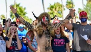 Учасники штурму Капітолію, зокрема і "шаман" QAnon, готові свідчити проти Трампа