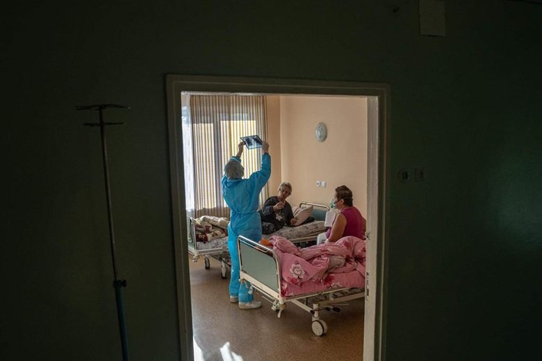 Минздрав показал жуткие фото из COVID-больницы: Пациенты в тяжелом состоянии и нуждаются в кислороде 10