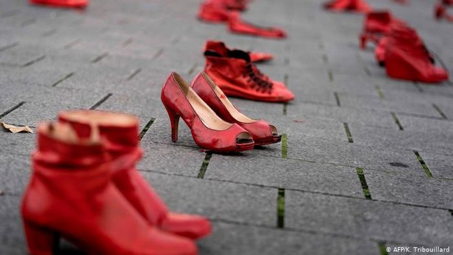 Багатотисячний мітинг проти насильства над жінками відбувся в Брюсселі 01