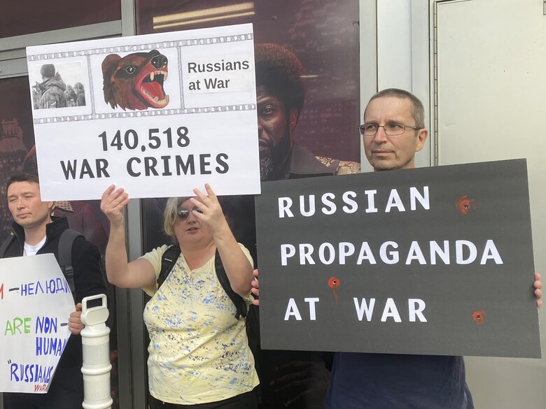 Протест проти показу російського пропагандстського фільму на кінофестивалі в Торонто