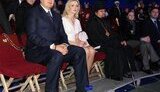 У Януковича новая первая леди? Президент появился на публике с блондинкой в мини-юбке. ФОТОрепортаж.