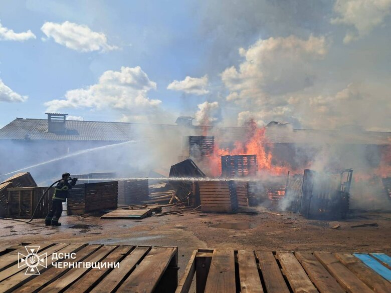 Russia attacked an agricultural warehouse in Chernihiv region