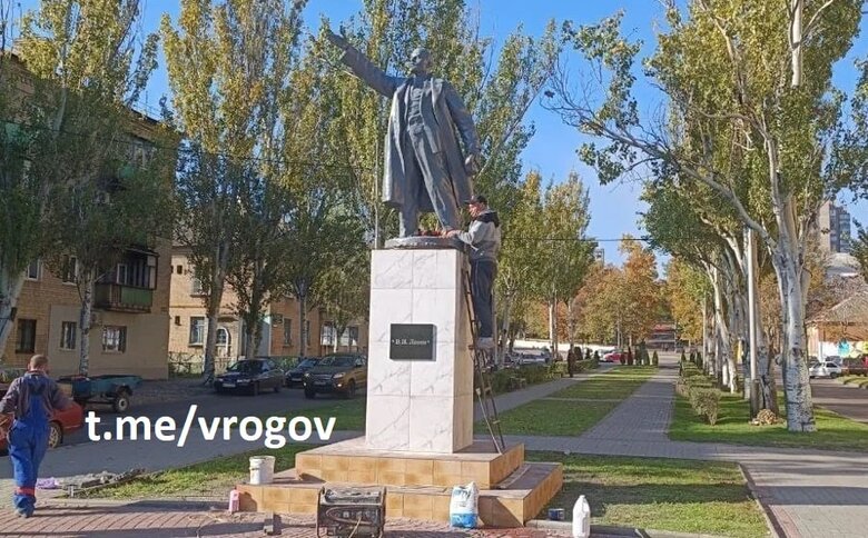 Окупанти повернули до Мелітополя пам’ятник Леніну, демонтований у 2015 році 04