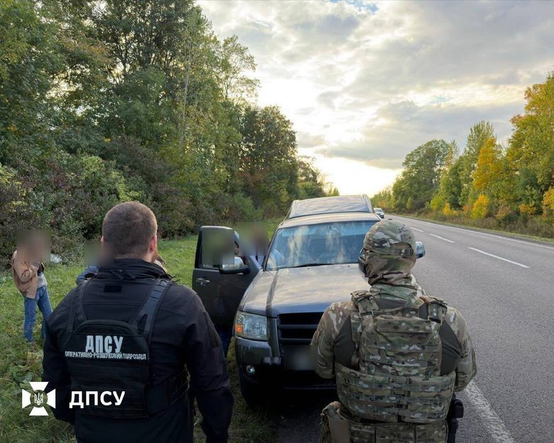 Draft dodgers in uniform and a flight to Moldova: a trafficker has been exposed in the Lviv region