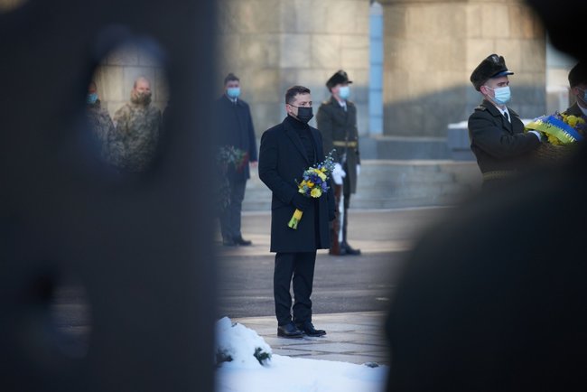 Zelenskyi honors servicepersons who died for Ukraines independence 07