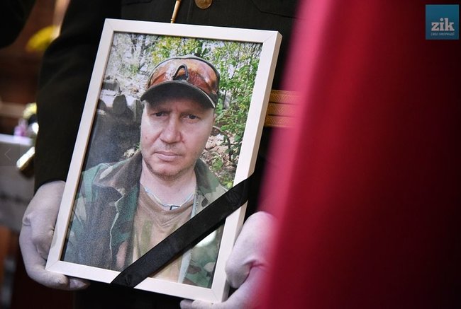 С погибшим воином 24-й ОМБр Юрием Довганыком простились во Львове 09