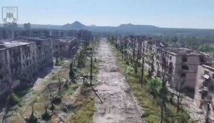 Город без домов, людей и деревьев: кадры разрушенного Торецка. ВИДЕО