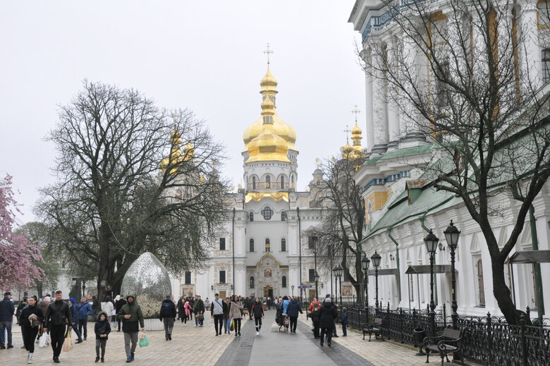 В Успенському соборі Києво-Печерської лаври освятили великодні паски 10