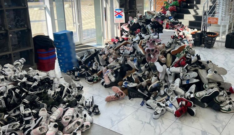 Несправжній Adidas: БЕБ викрило мережу з продажу підробленого спортивного одягу в трьох областях. ВІДЕО+ФОТОрепортаж