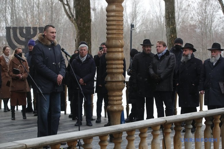 Пам’ять жертв Голокосту вшанували у Бабиному Яру 01