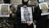 Митинг под МВД: протестующие против застройки на Богомольца подарили Луценко лекарство от забывчивости. ФОТОрепортаж.